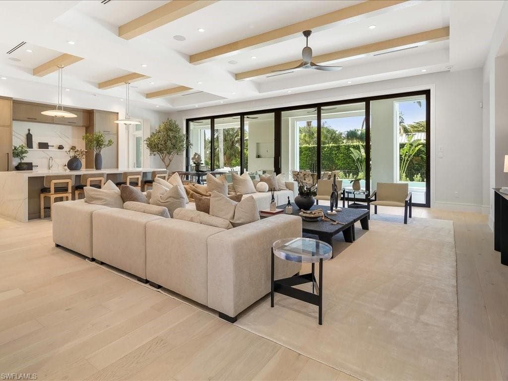 612 Binnacle Dr, Naples, FL 34103-3