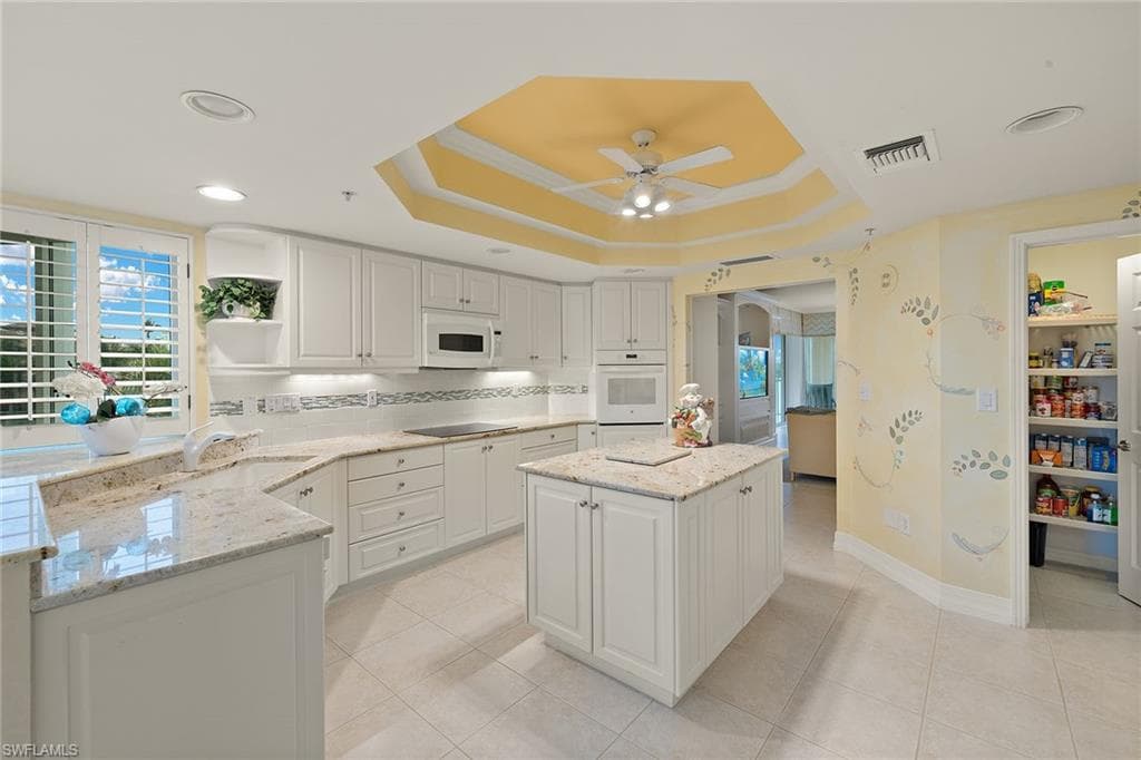 425 Dockside Dr 301, Naples, FL 34110-15