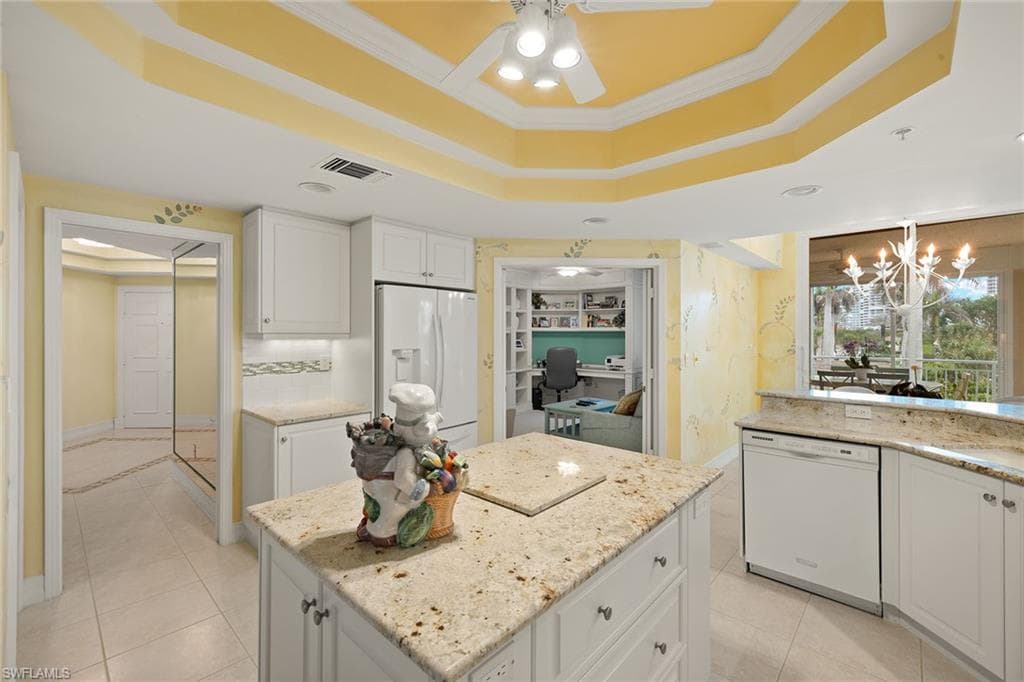 425 Dockside Dr 301, Naples, FL 34110-17