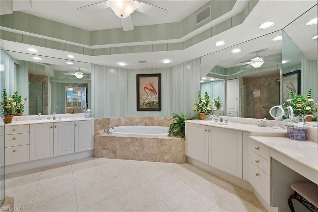 425 Dockside Dr 301, Naples, FL 34110-26