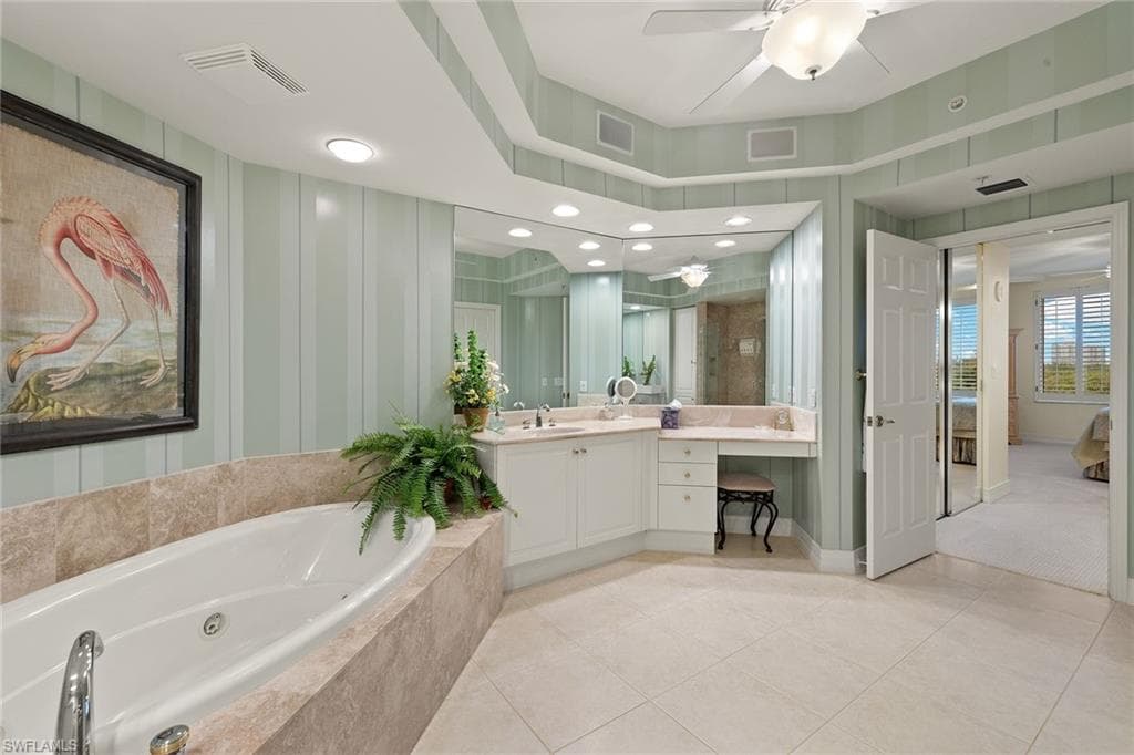 425 Dockside Dr 301, Naples, FL 34110-27