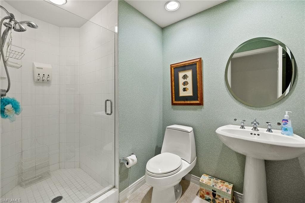 425 Dockside Dr 301, Naples, FL 34110-33