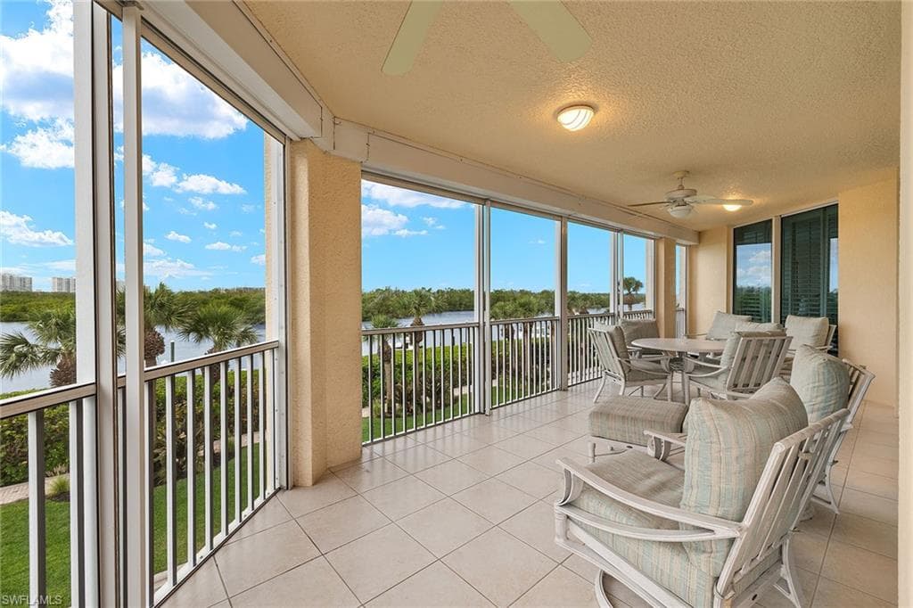 425 Dockside Dr 301, Naples, FL 34110-37