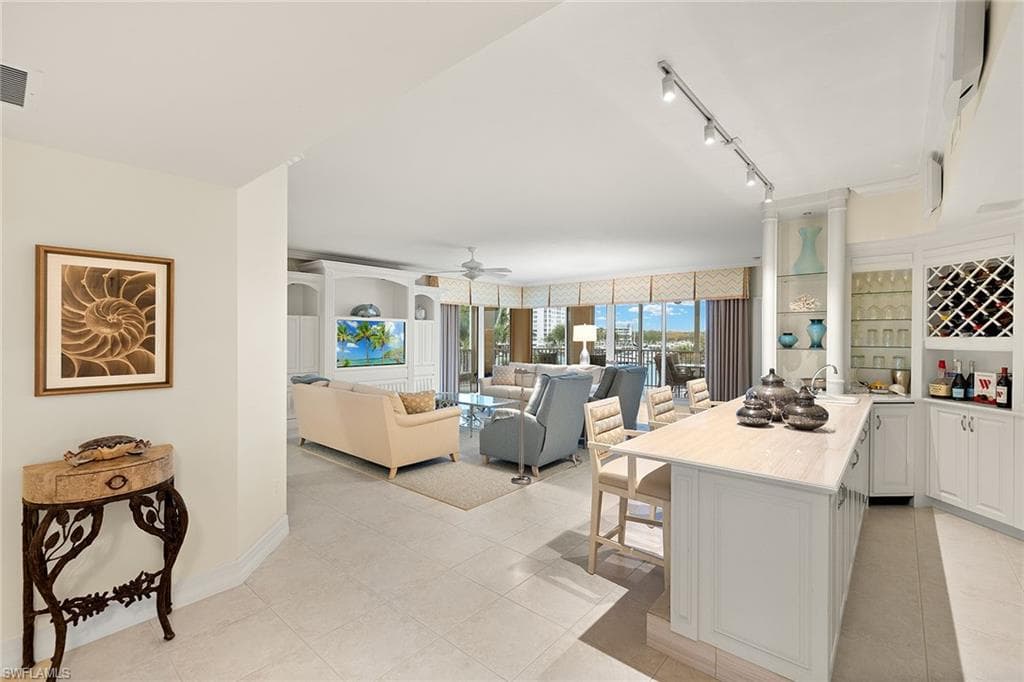 425 Dockside Dr 301, Naples, FL 34110-4
