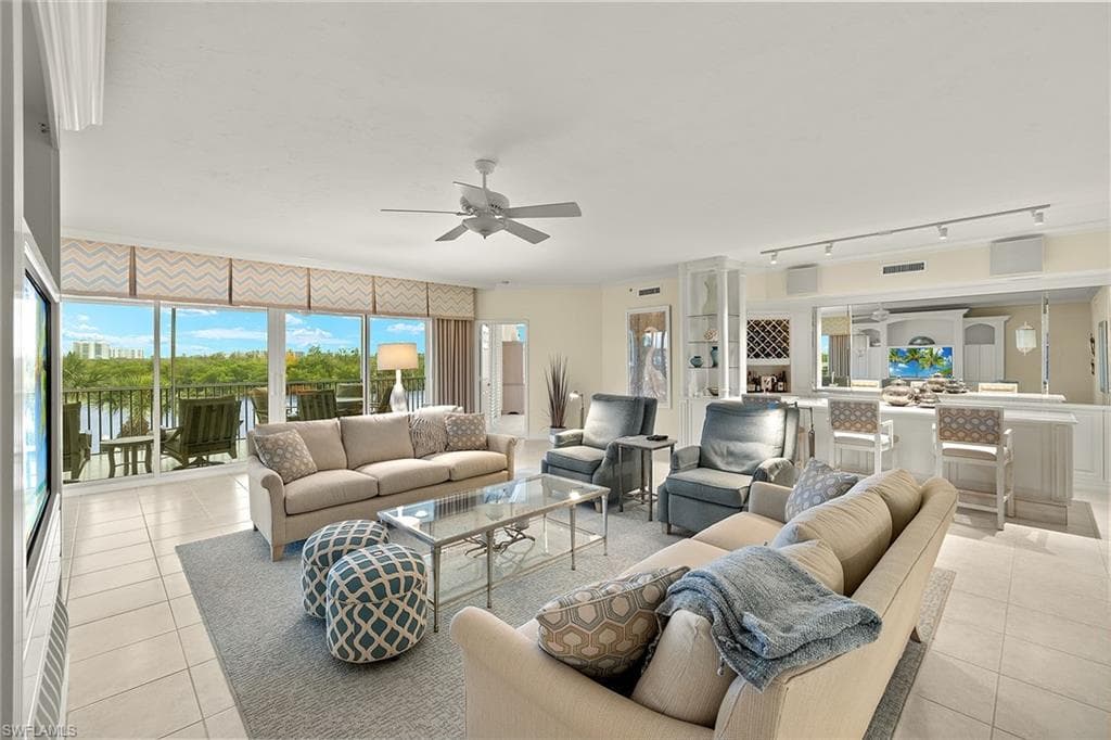 425 Dockside Dr 301, Naples, FL 34110-6