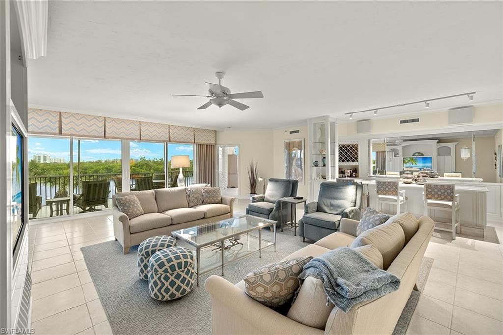 425 Dockside Dr 301, Naples, FL 34110-7