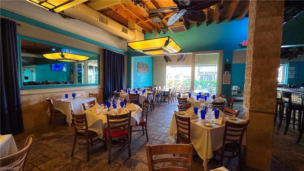 852 5th Ave S, Naples, FL 34102-9