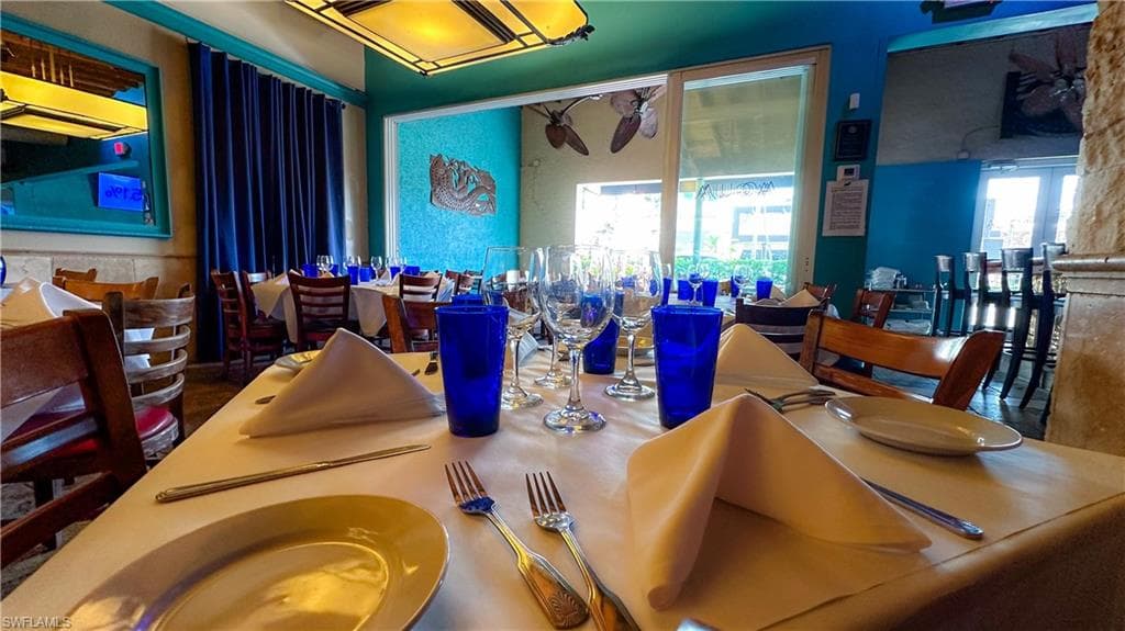 852 5th Ave S, Naples, FL 34102-10