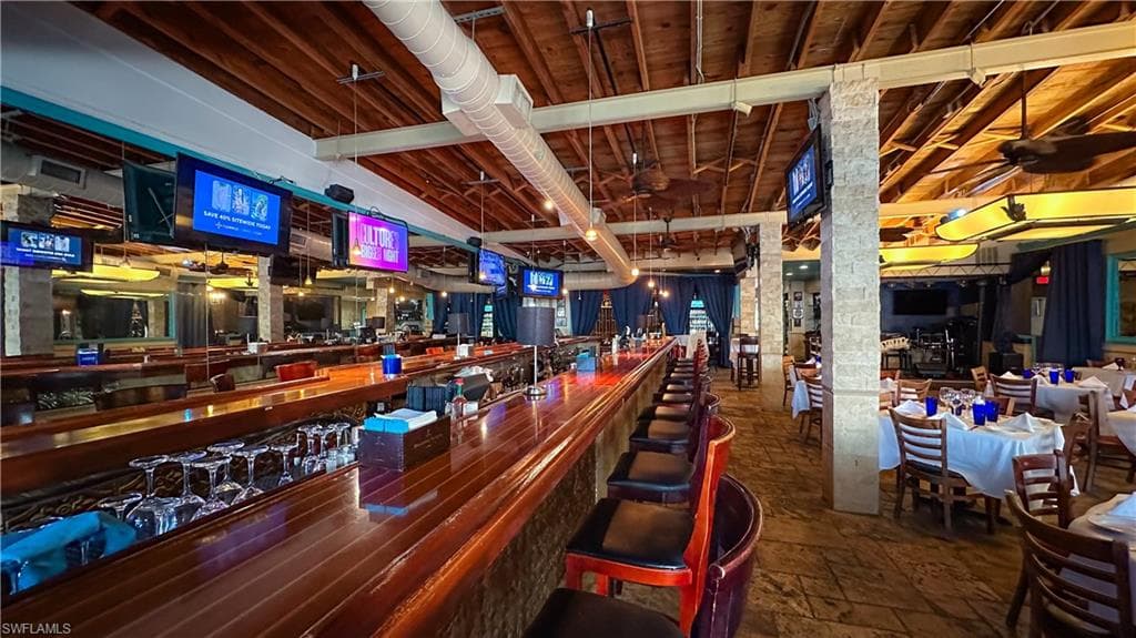 852 5th Ave S, Naples, FL 34102-11