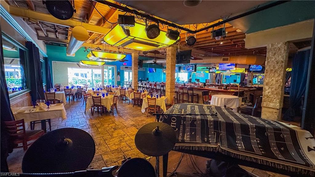 852 5th Ave S, Naples, FL 34102-13