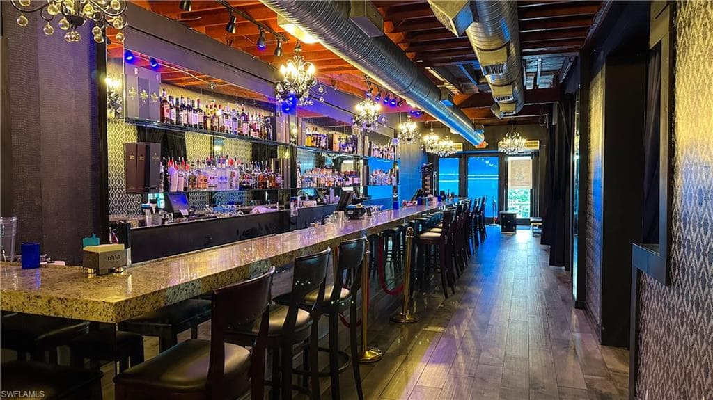 852 5th Ave S, Naples, FL 34102-15