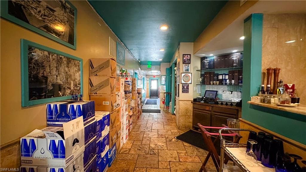 852 5th Ave S, Naples, FL 34102-19