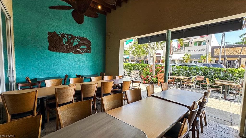 852 5th Ave S, Naples, FL 34102-21