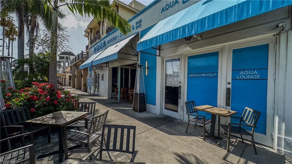 852 5th Ave S, Naples, FL 34102-23