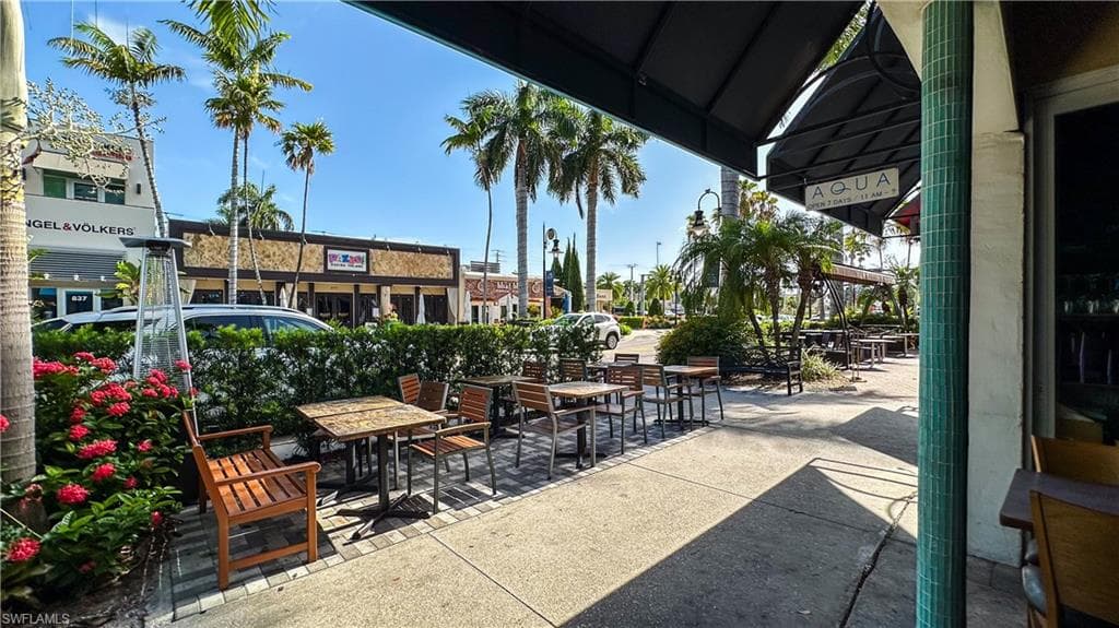 852 5th Ave S, Naples, FL 34102-24