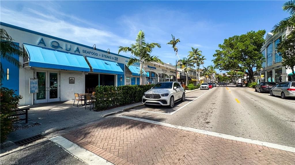 852 5th Ave S, Naples, FL 34102-25