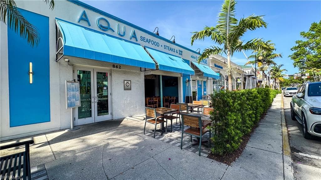 852 5th Ave S, Naples, FL 34102-1