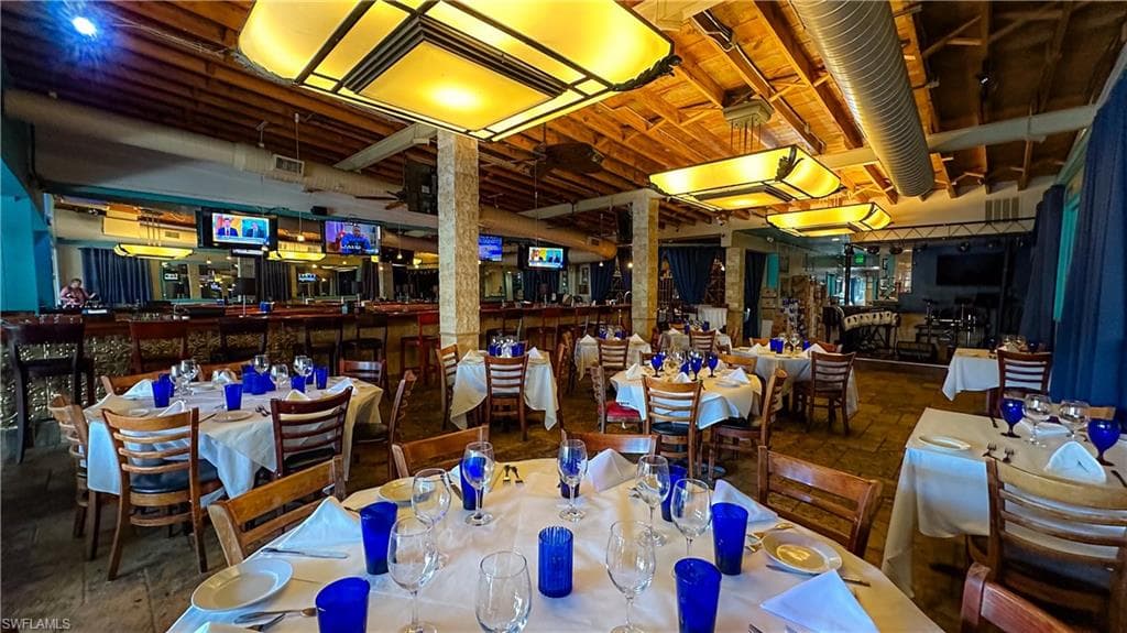 852 5th Ave S, Naples, FL 34102-2