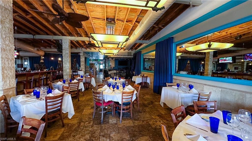 852 5th Ave S, Naples, FL 34102-3