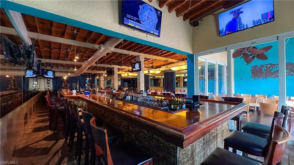 852 5th Ave S, Naples, FL 34102-4