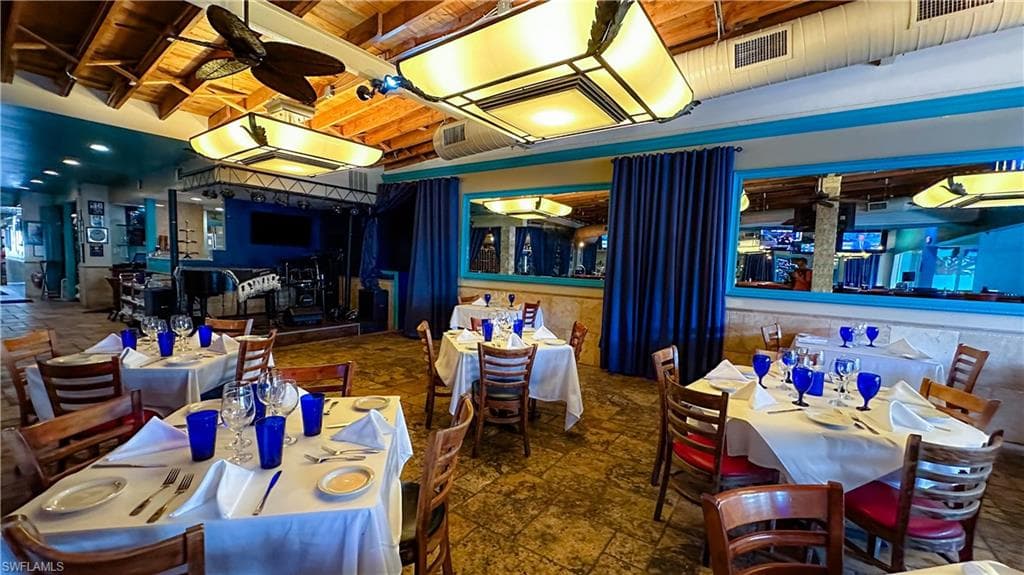 852 5th Ave S, Naples, FL 34102-5