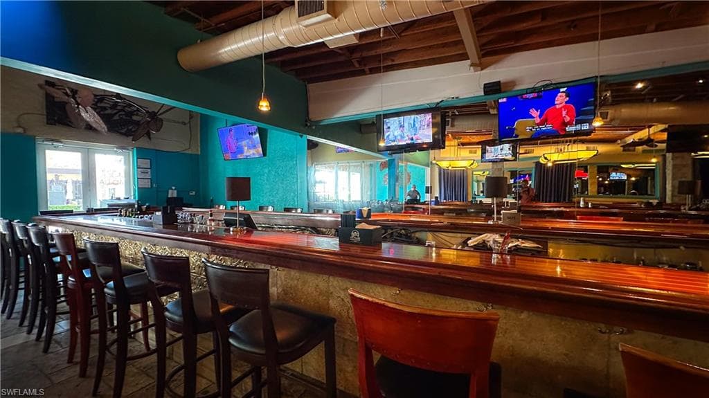 852 5th Ave S, Naples, FL 34102-6