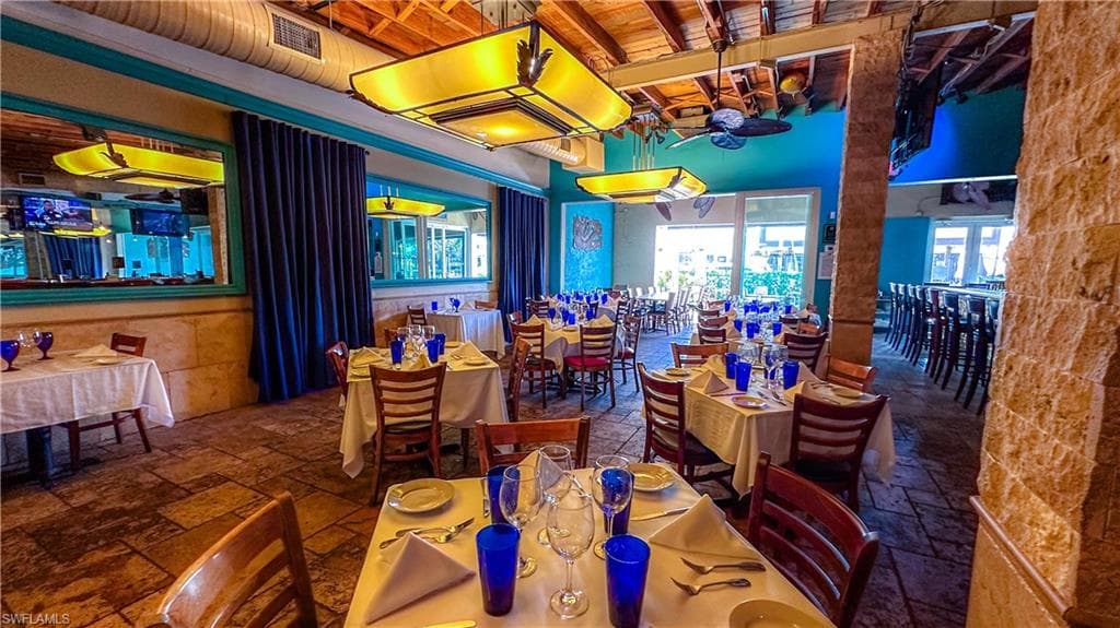 852 5th Ave S, Naples, FL 34102-7