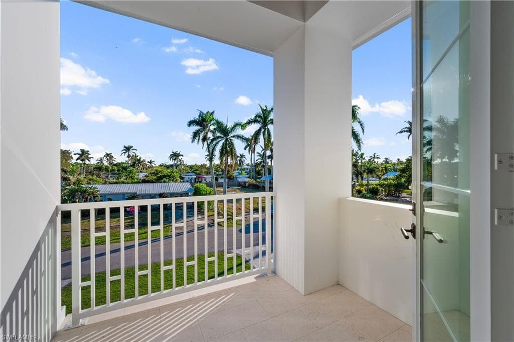 1179 Broad Ave N, Naples, FL 34102-36