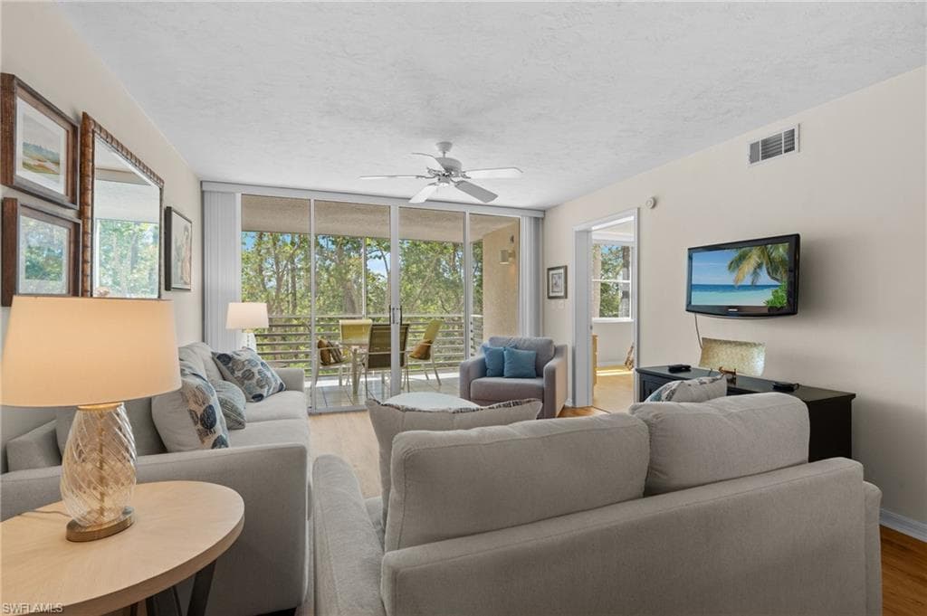 270 Naples Cove Dr 3205, Naples, FL 34110-9