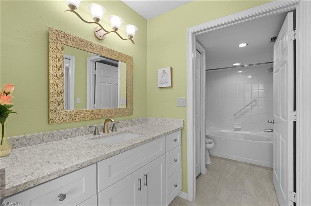 270 Naples Cove Dr 3205, Naples, FL 34110-25