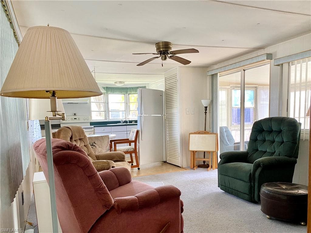 9 Oregon Trl 68, Naples, FL 34113-9