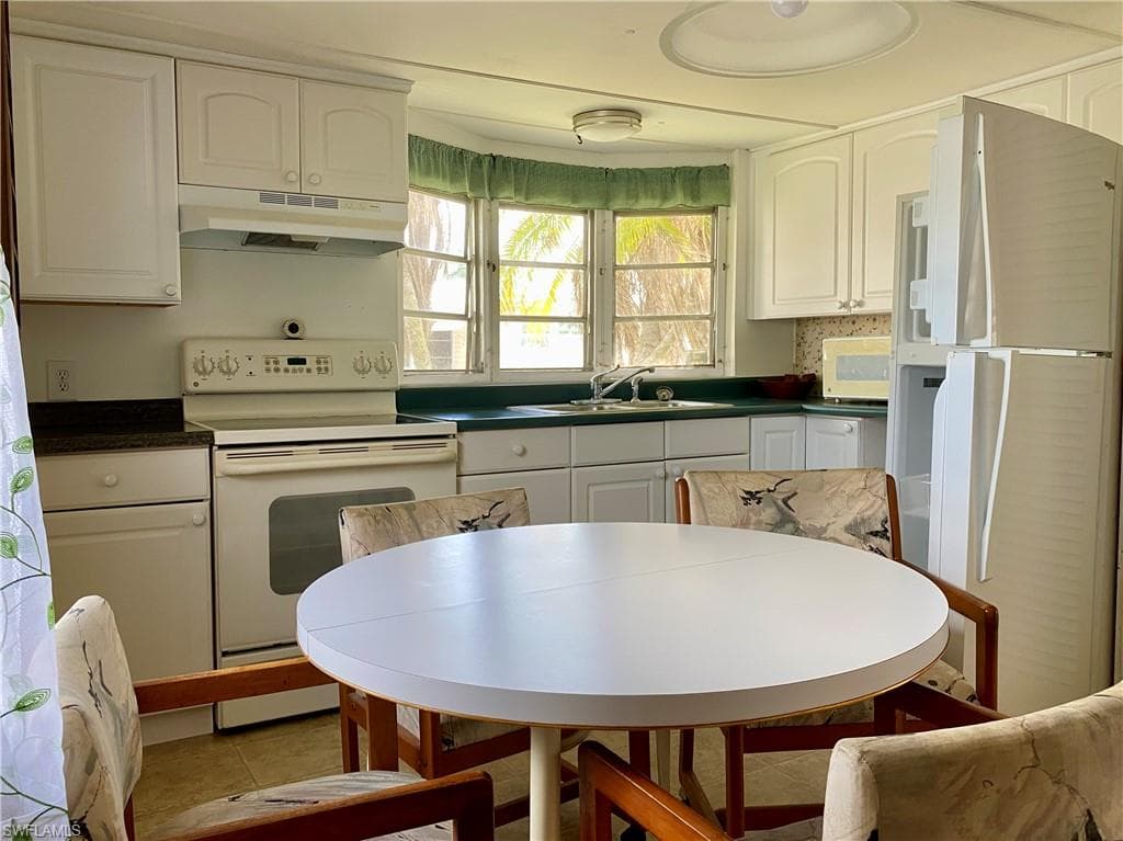 9 Oregon Trl 68, Naples, FL 34113-12