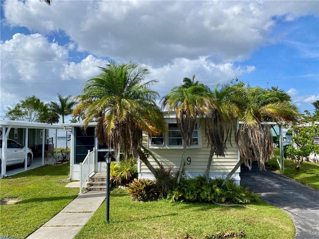 9 Oregon Trl 68, Naples, FL 34113-1