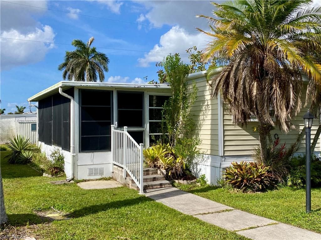 9 Oregon Trl 68, Naples, FL 34113-5