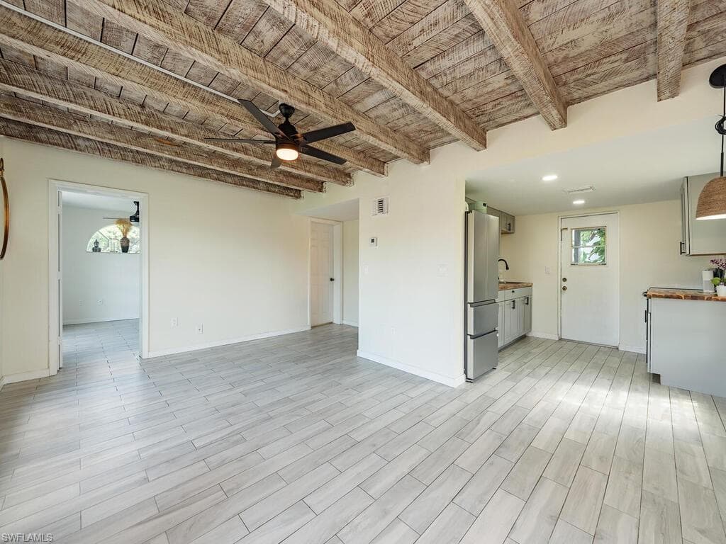 158 4th St, Naples, FL 34113-4