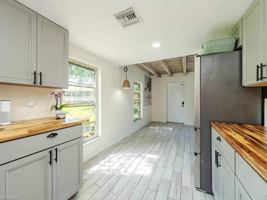 158 4th St, Naples, FL 34113-6