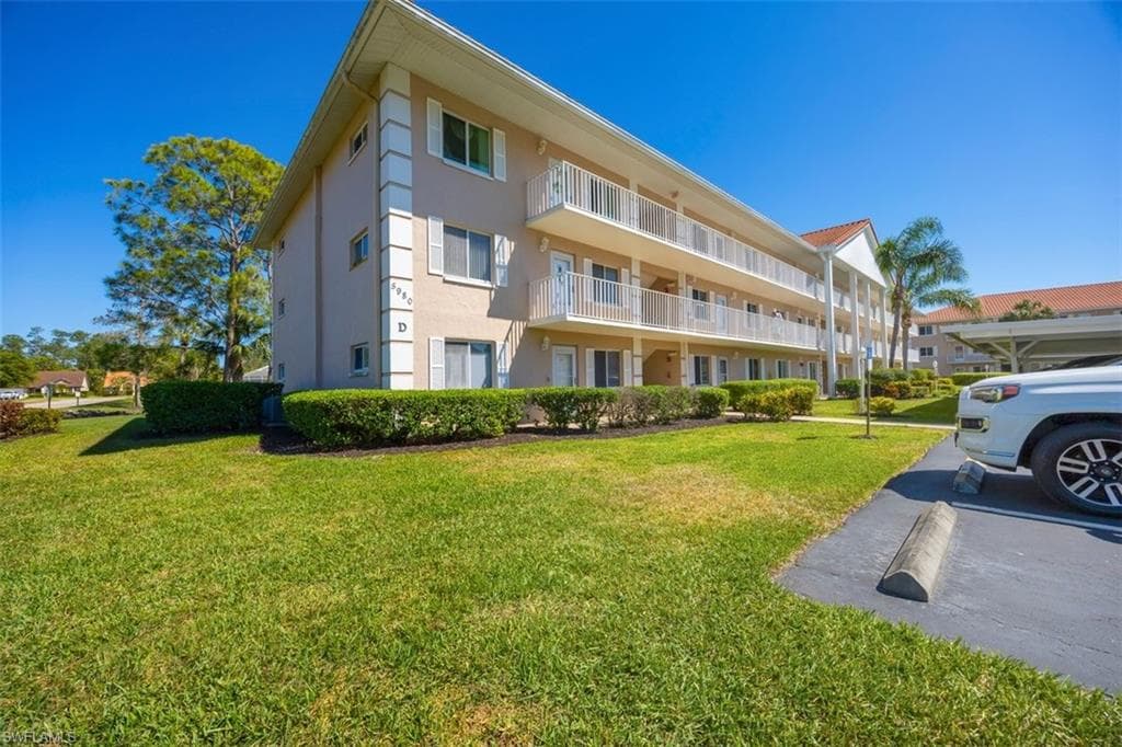 5980 Amherst Dr D202, Naples, FL 34112-1