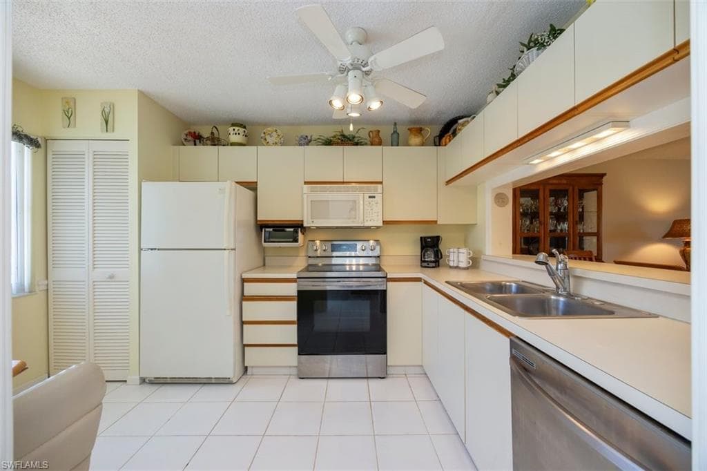 5980 Amherst Dr D202, Naples, FL 34112-3
