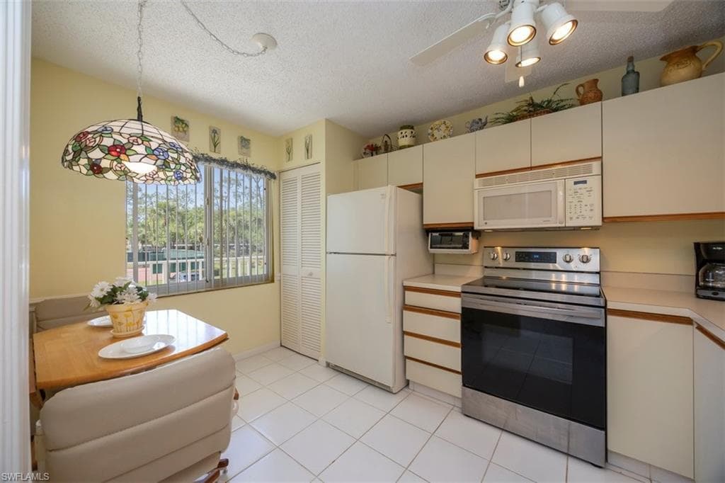 5980 Amherst Dr D202, Naples, FL 34112-4