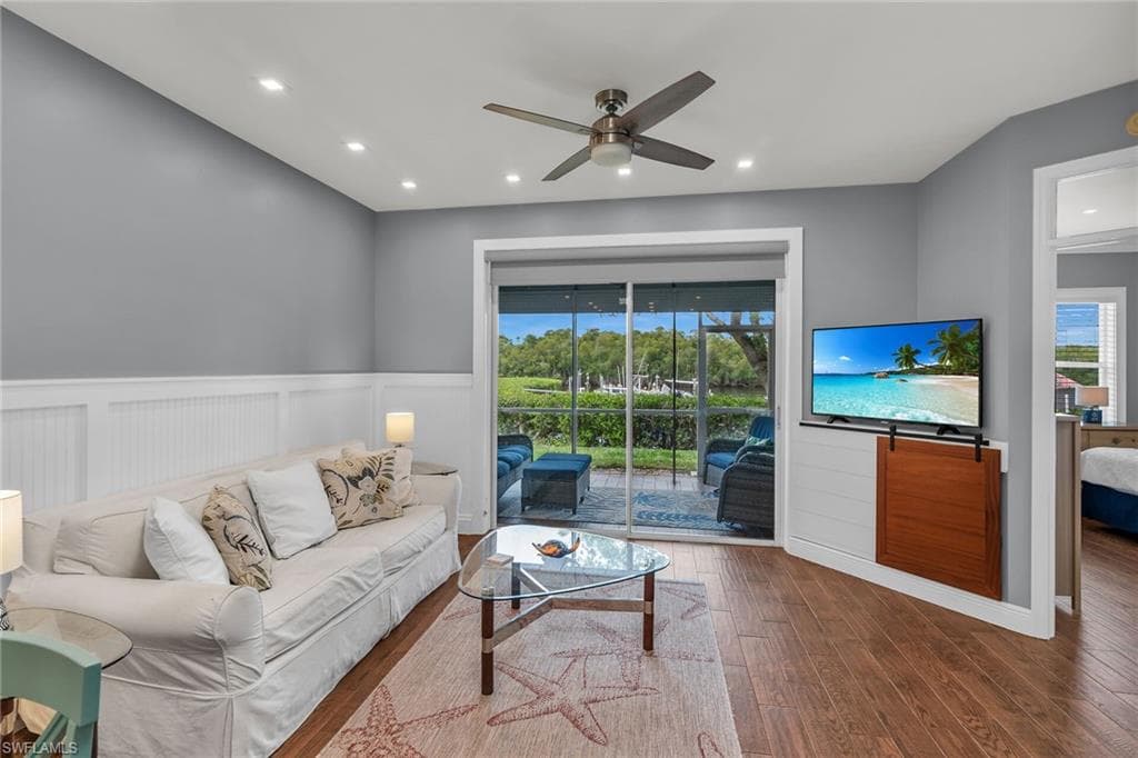 230 Newport Dr 602, Naples, FL 34114-11