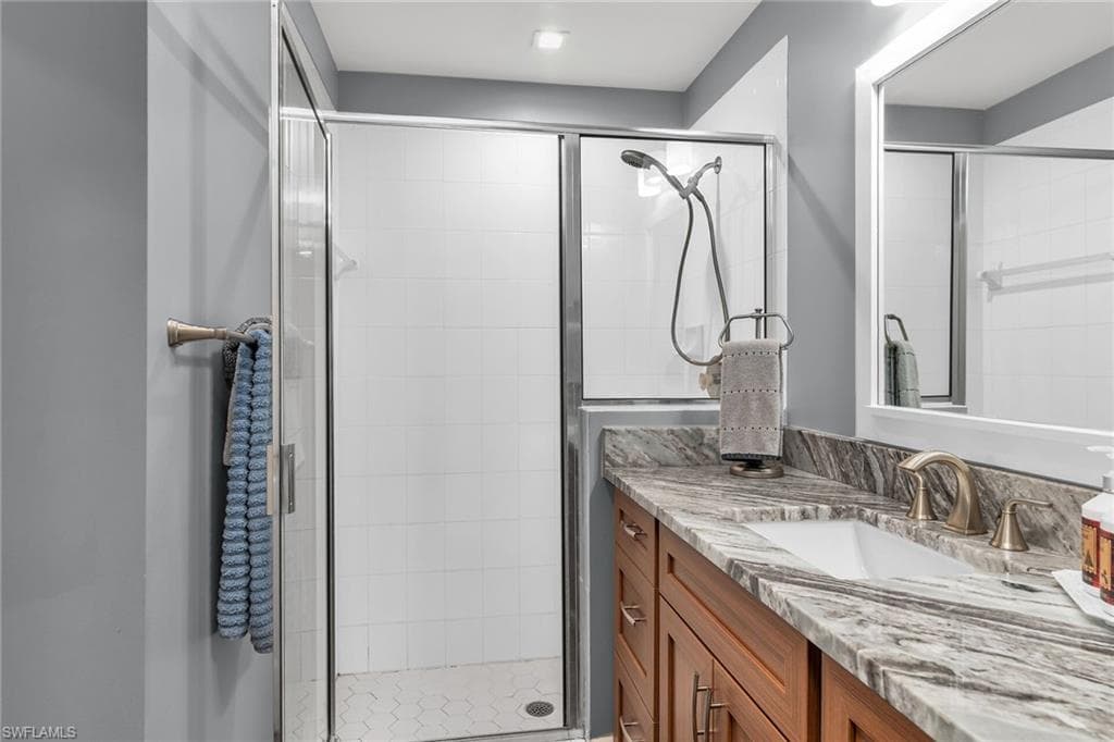 230 Newport Dr 602, Naples, FL 34114-20
