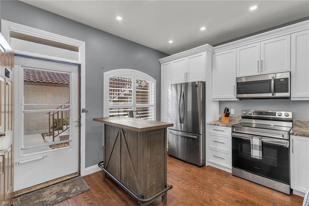 230 Newport Dr 602, Naples, FL 34114-5