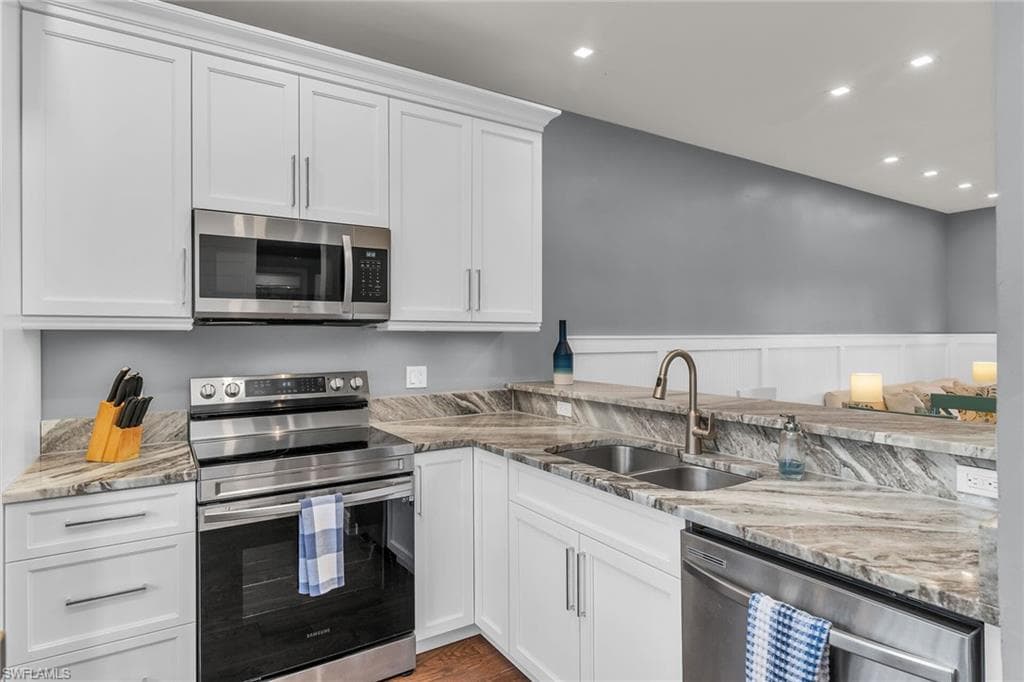 230 Newport Dr 602, Naples, FL 34114-7