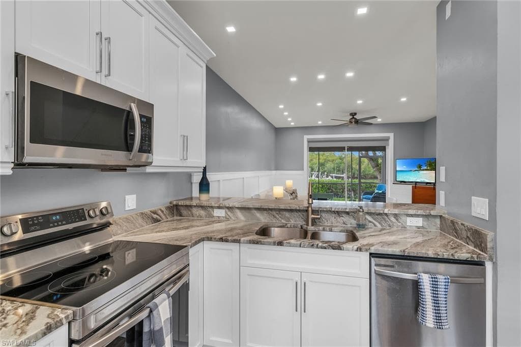230 Newport Dr 602, Naples, FL 34114-8