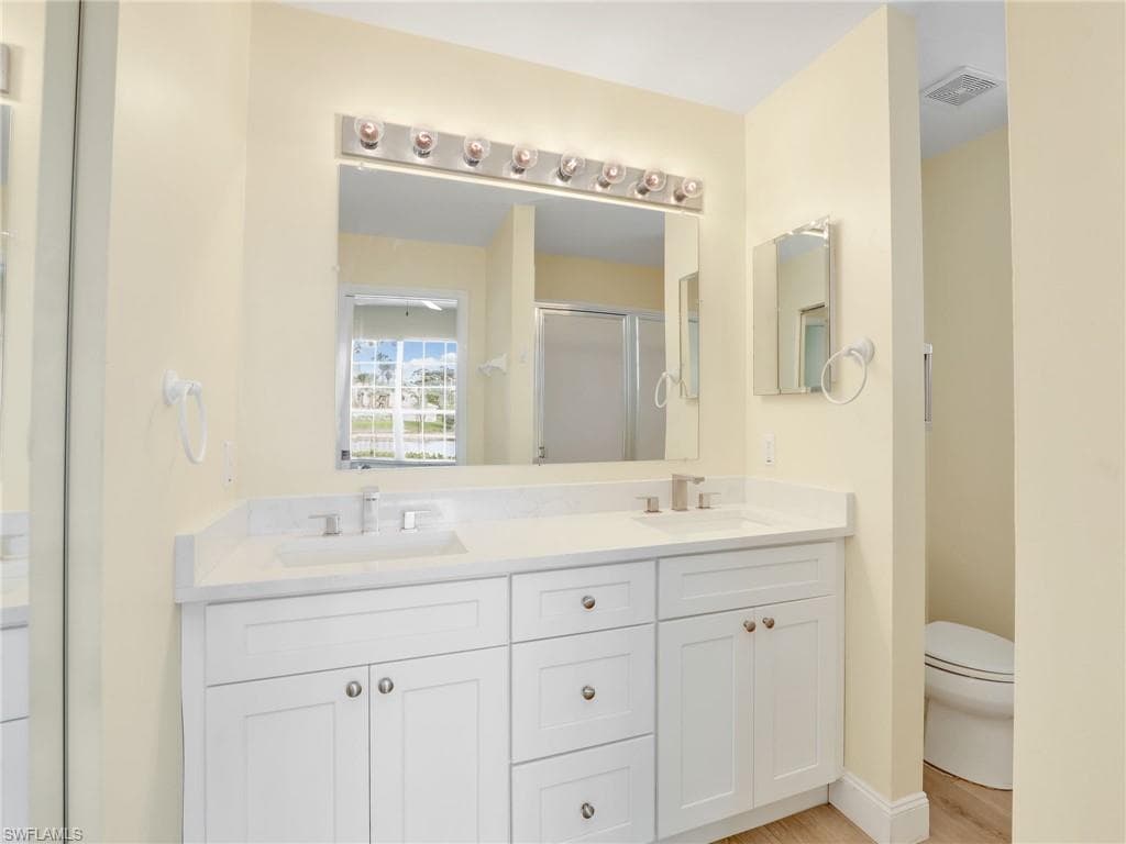 760 Wiggins Lake Dr 101, Naples, FL 34110-16