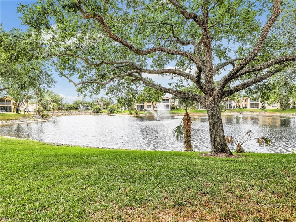 760 Wiggins Lake Dr 101, Naples, FL 34110-25