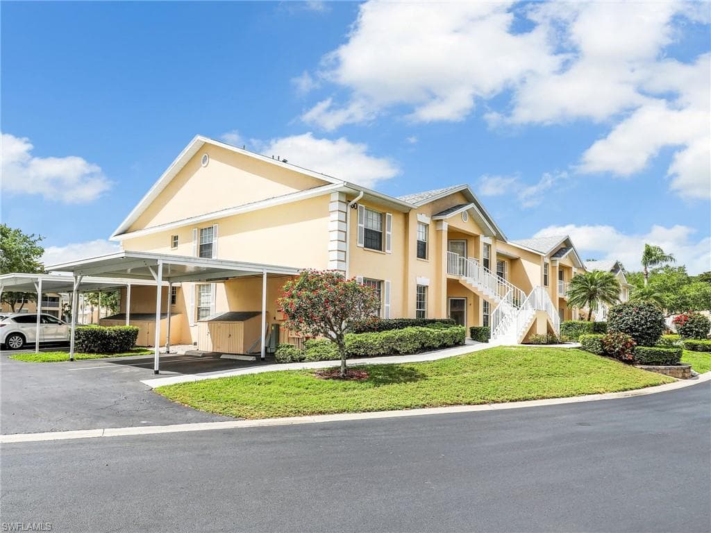 760 Wiggins Lake Dr 101, Naples, FL 34110-4