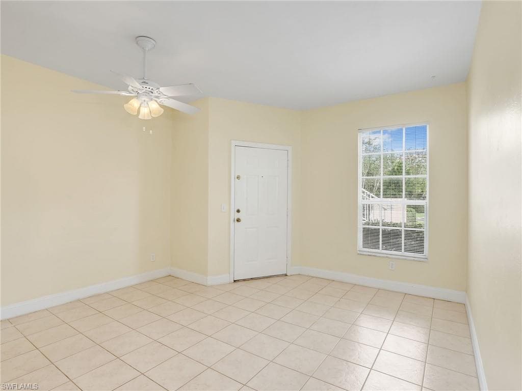 760 Wiggins Lake Dr 101, Naples, FL 34110-6