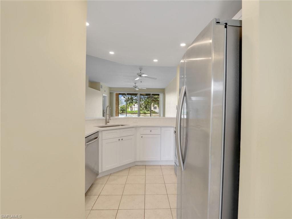 760 Wiggins Lake Dr 101, Naples, FL 34110-8