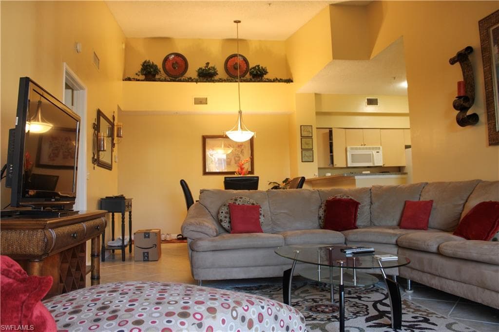 1190 Reserve Way 302, Naples, FL 34105-10